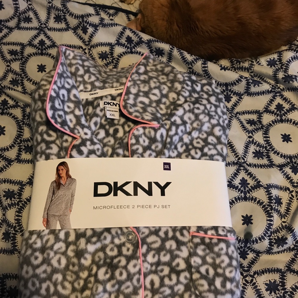 DKNY 2 piece micro fleece pajama set size XXL